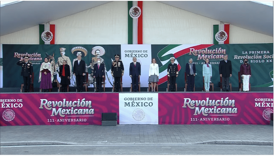 Así se vive el Desfile por el 111 Aniversario de la Revolución Mexicana encabezada por AMLO 