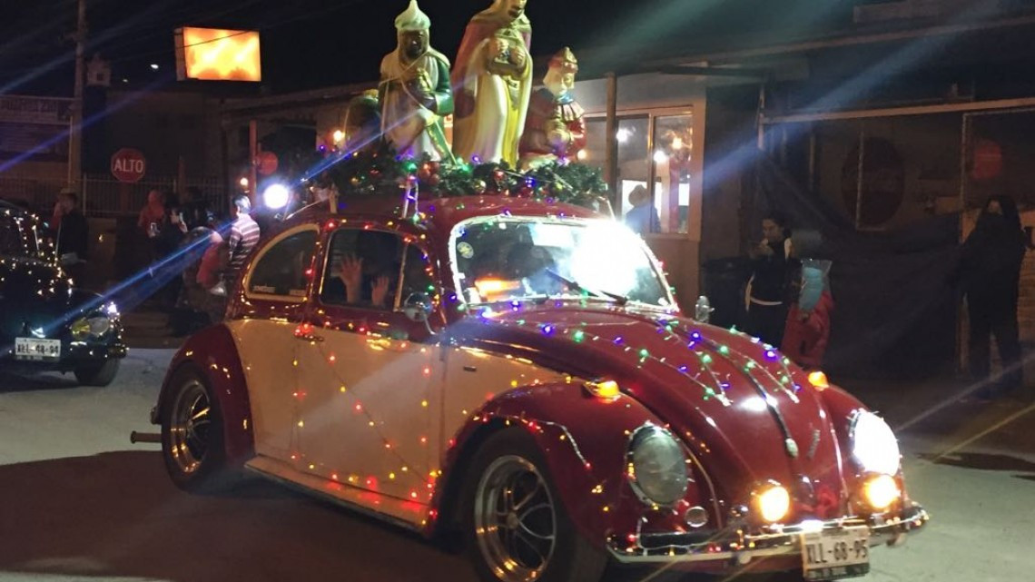 Disfrutan cientos de familias, el Desfile Navideño 2018