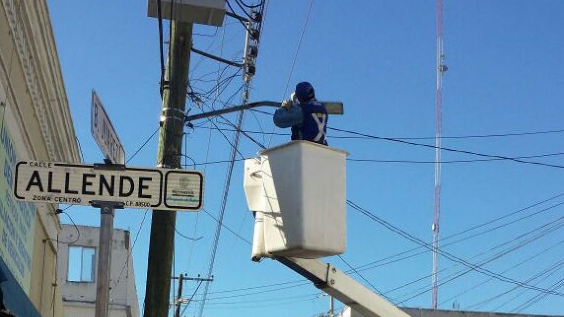 Instala Servicios Primarios 40 nuevas luminarias