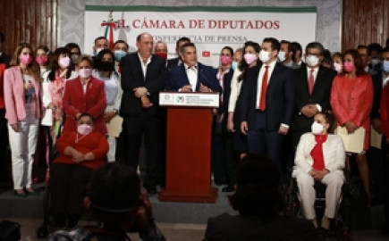 Alejandro Moreno asegura que al PRI nadie lo presionará por reforma eléctrica