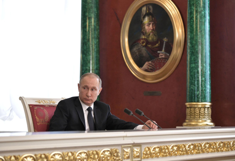 Putin califica de "agresión" el ataque de EU contra base aérea siria