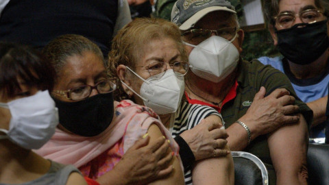 Dosis de refuerzo de vacuna contra COVID-19 comenzará a aplicarse este mes: AMLO 