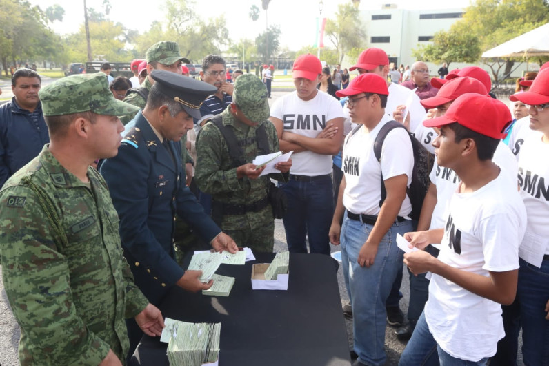 Entregan en Reynosa mil 700 Cartillas y reconocimientos del SMN