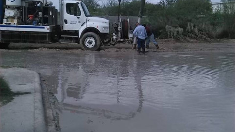 Comapa trabaja con equipo vactor