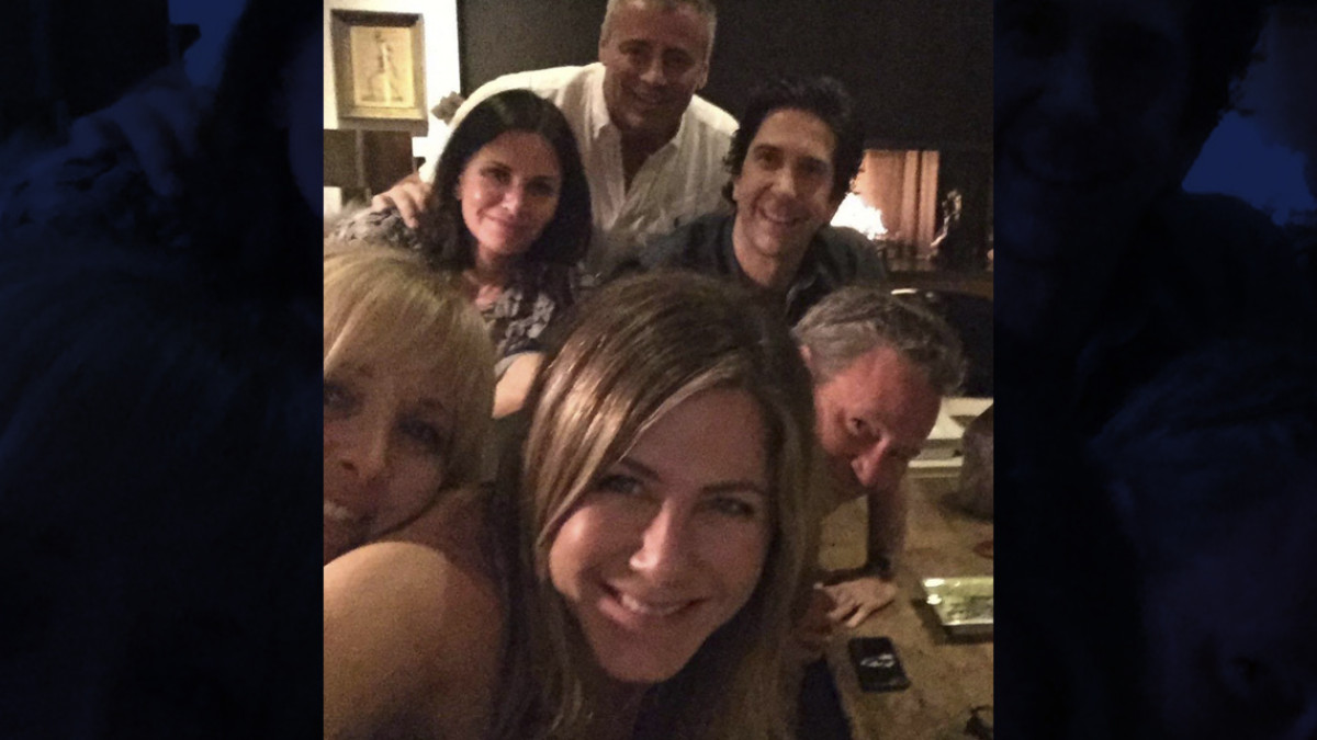 Jennifer Aniston sorprende con una foto con el elenco de 'Friends'