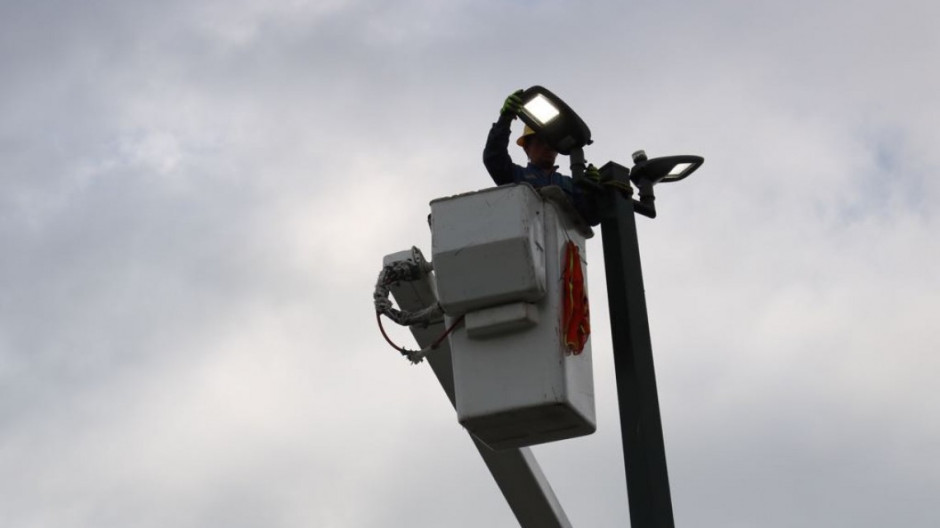 Mejorar servicio de alumbrado público utilizando energías naturales, propone funcionario