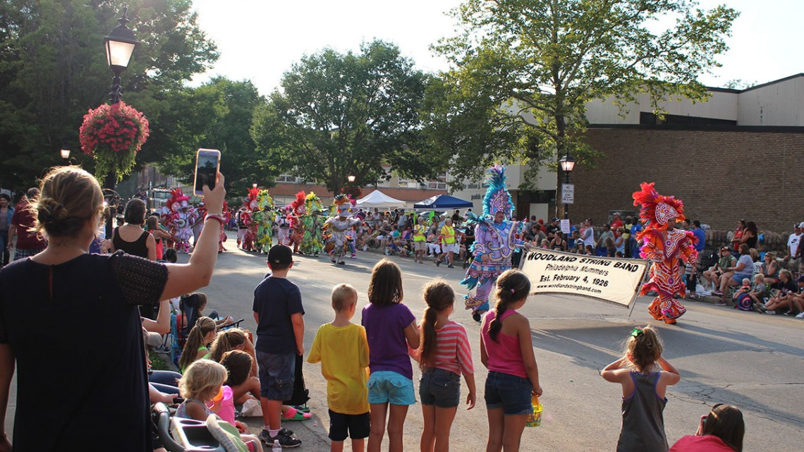 Equipos desfilan previo al arranque de la Serie Mundial LL