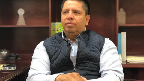 Largas filas en la fiscal para trámite de placas nuevas