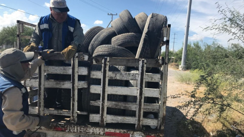 Retira Gobierno Municipal 130 llantas de la vía pública