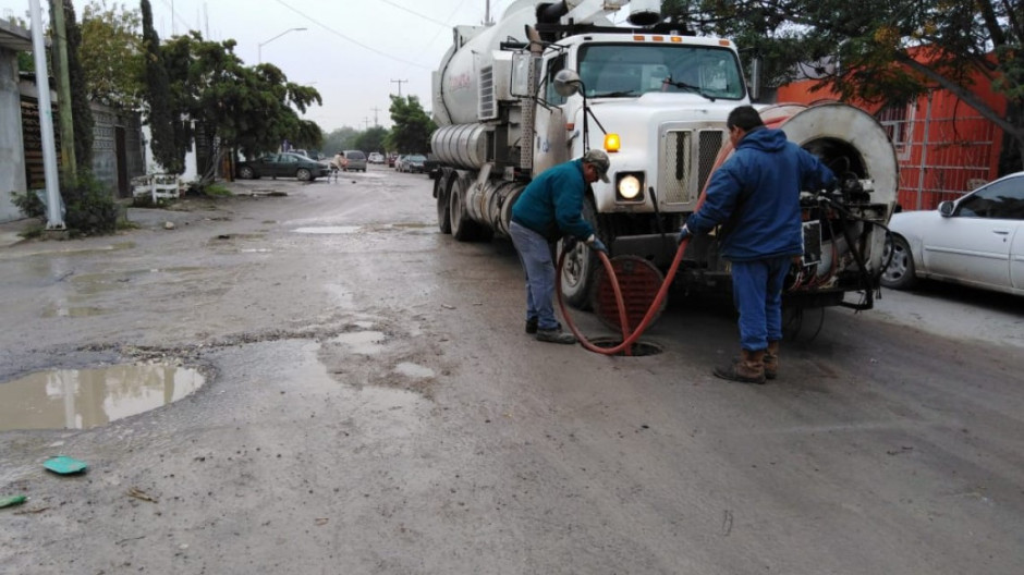 ¡Urge ya no tirar basura! diario extraen desechos de los drenajes