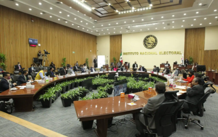 INE va por que partidos postulen, al menos a una mujer, en las gobernaturas del 2023