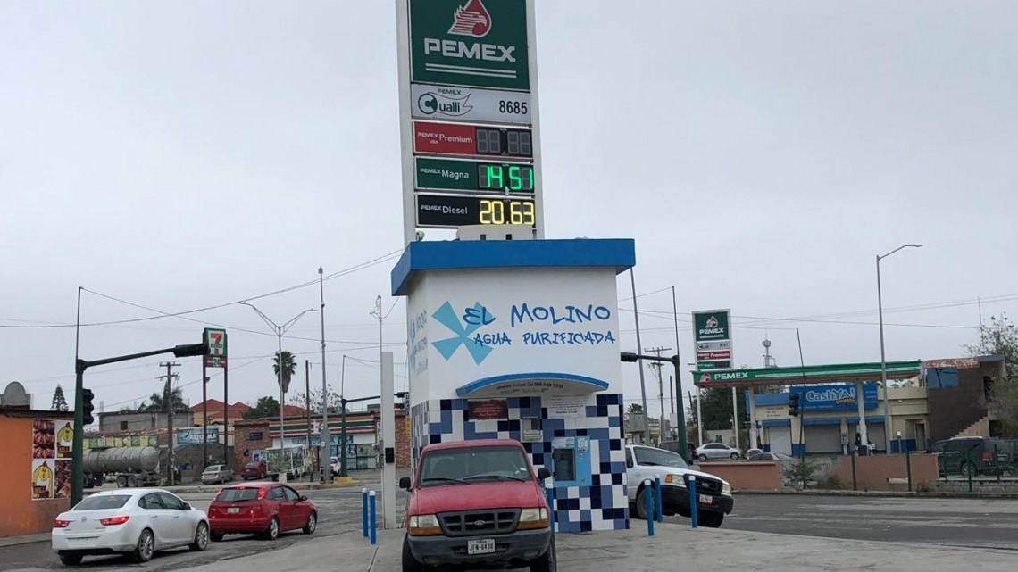 Empresarios compran gasolina en EU: Mario López 