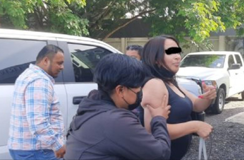 Arrestan mujer por el multihomicidio de 7 miembros de su familia 