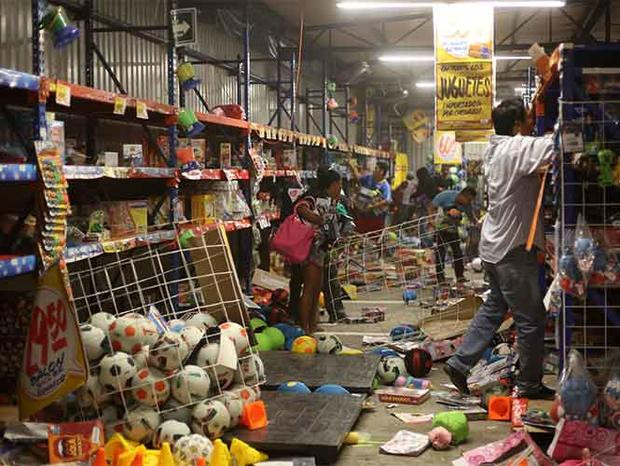 Se suman 250 detenidos por actos vandálicos en tres estados