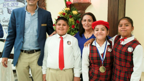 Carlos Peña Ortiz apadrina a 60 alumnos de la Primaria “General Ignacio Zaragoza” 