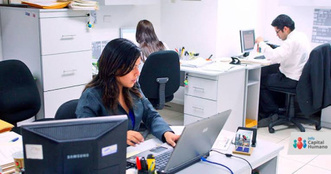 Decaen empleos formales en junio