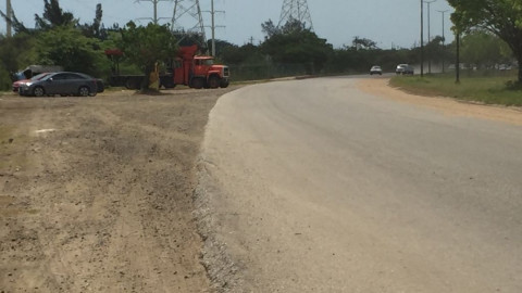 Cierran parcialmente carretera de Altamira, por derrame de combustible