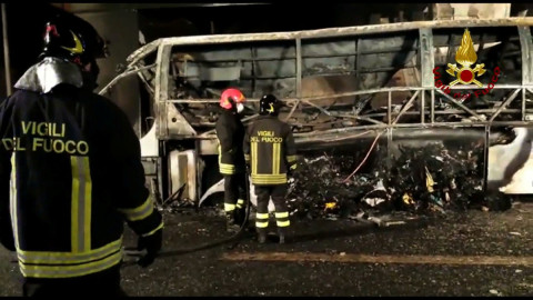 Se accidenta autobús con adolescentes húngaros en Italia; hay 16 muertos