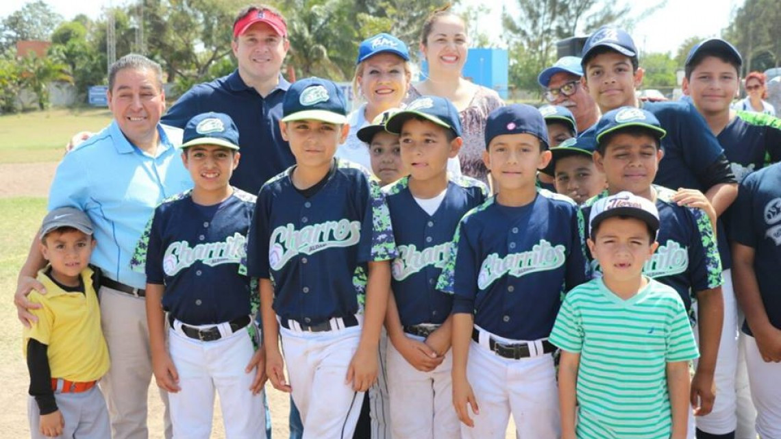 Asiste alcaldesa a Torneo de Béisbol Infantil