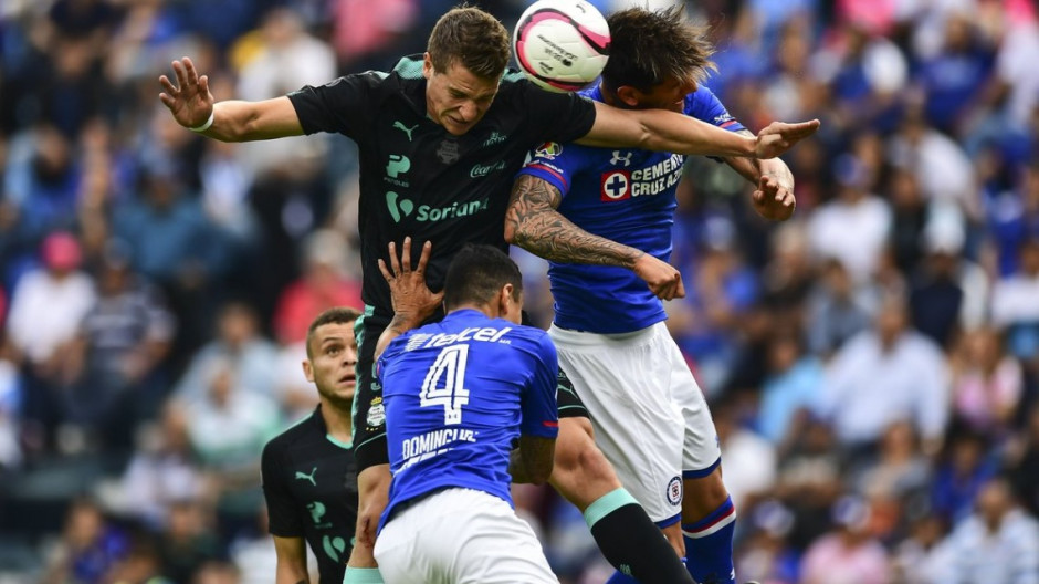 Cruz Azul vence  2-1 a Santos 