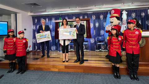 Develan billete de Lotería Nacional conmemorativo por el 80 Aniversario de la ONU