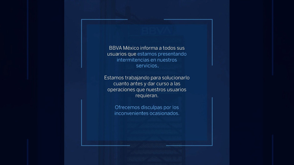 Tras más de 20 horas, BBVA restablece el servicio de cajeros y banca en línea 