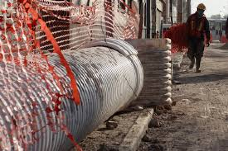 Inician trabajos de sustitución de la red de drenaje y rehabilitación de pavimento en la calle Miguel Alemán 