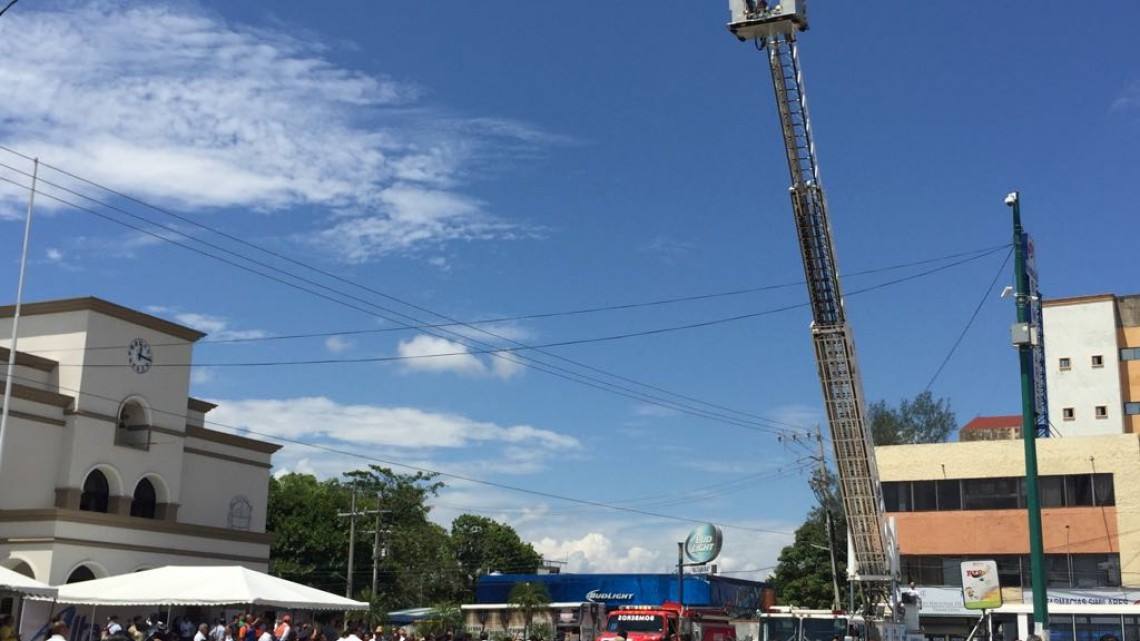 Entregan camiones de bomberos y equipo diverso a los elementos de Altamira.