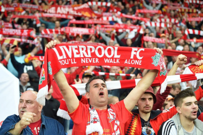 Liverpool y Dortmund reciben premio The Best a Mejor Afición 