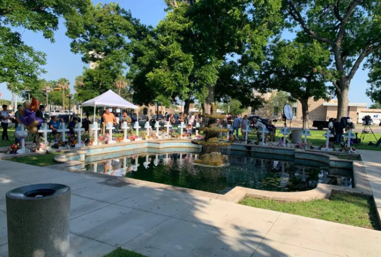 Apoyará SRE a familiares de víctimas de masacre en Texas para asistir a funeral