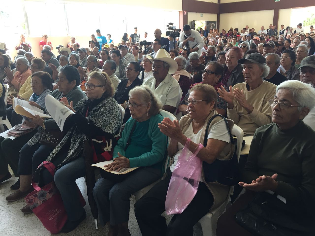 Realizan pago a abuelitos en Ciudad Madero