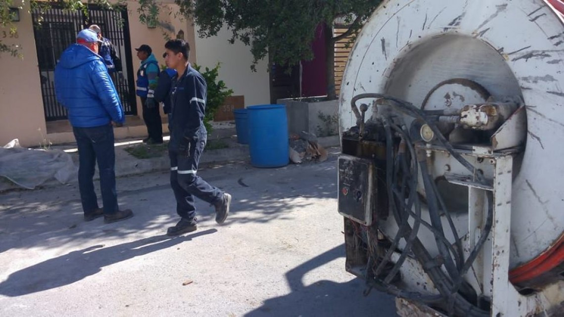 Comapa trabaja con equipo vactor