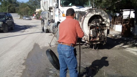 Comapa trabaja con equipo vactor