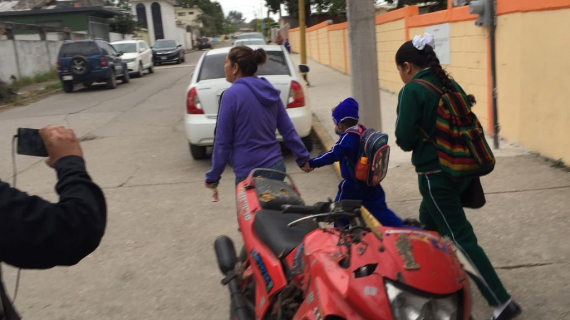 Evacúan escuelas ante presencia de nube tóxica