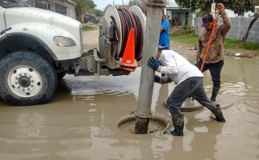 COMAPA sanea drenajes para erradicar encharcamientos