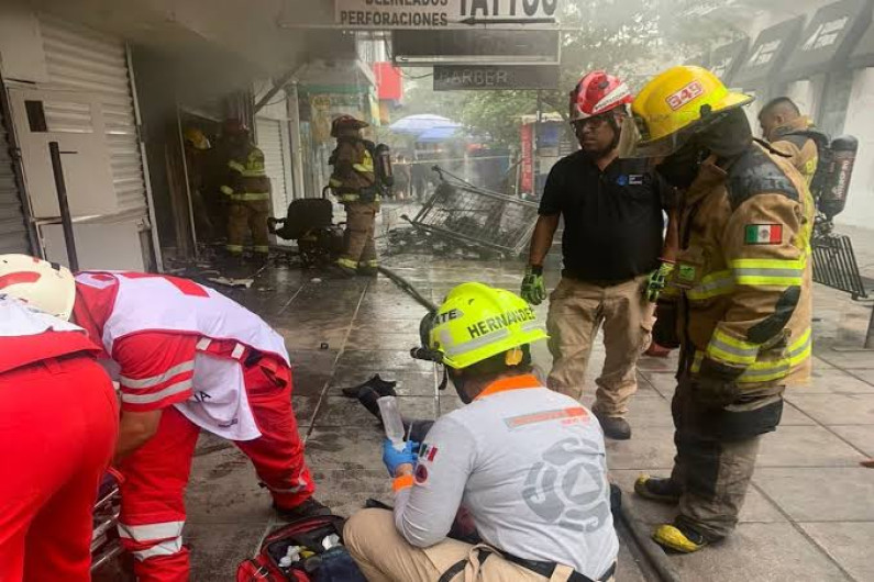 Un muerto y seis heridos tras incendio de edificio de departamentos en Monterrey