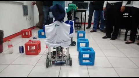 Integran en los Cobats la materia de robótica