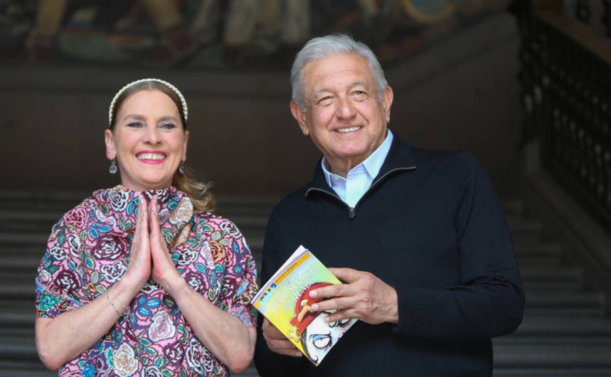 Celebra AMLO a los niños leyendo un cuento infantil 