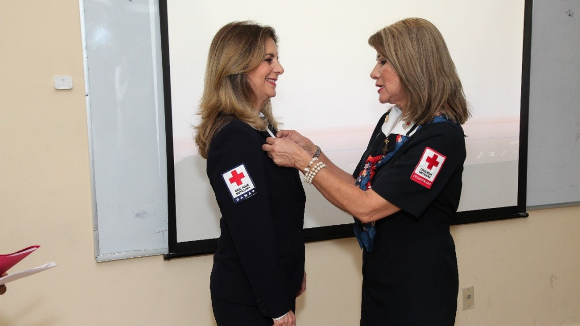 Distingue Cruz Roja a Aída Feres de Nader Como su Presidenta Honoraria