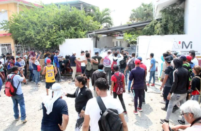 Suspende INM servicios en Tapachula tras trifulca de migrantes 