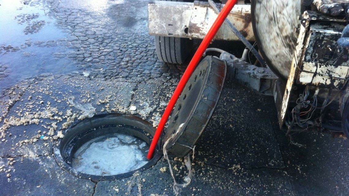 Normaliza COMAPA servicio de drenaje sanitario en colonias