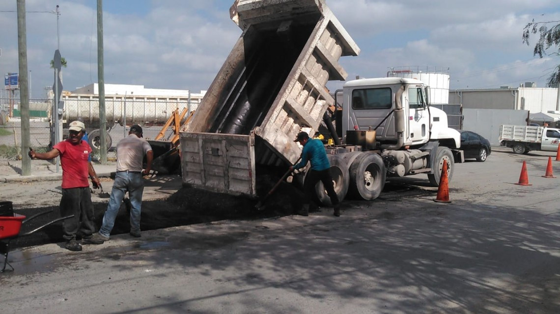 Repara Municipio vialidades en Oriente y Poniente de la ciudad