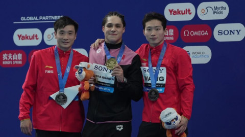 Osmar Olvera domina el trampolín de 3m y se corona campeón mundial