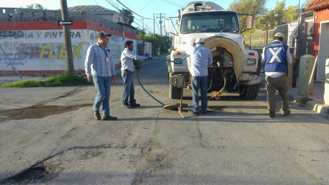 Comapa trabaja con equipo vactor