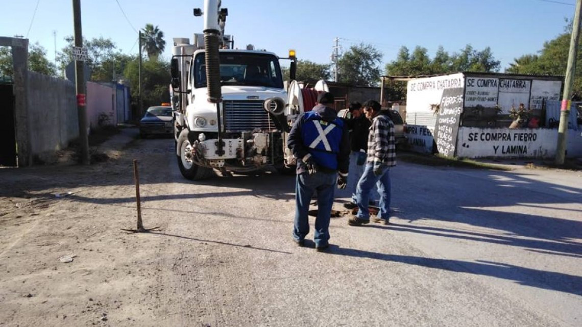 Comapa trabaja con equipo vactor