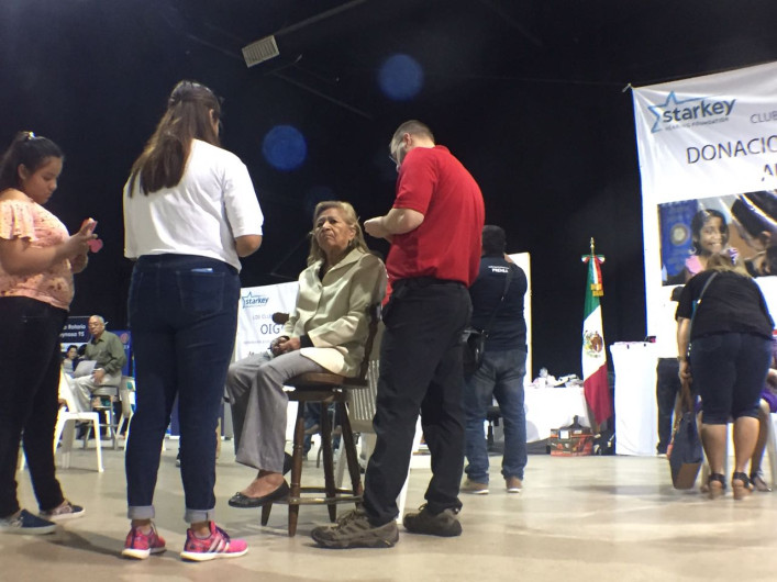 Benefician a 400 personas con el programa “Oigamos Juntos”