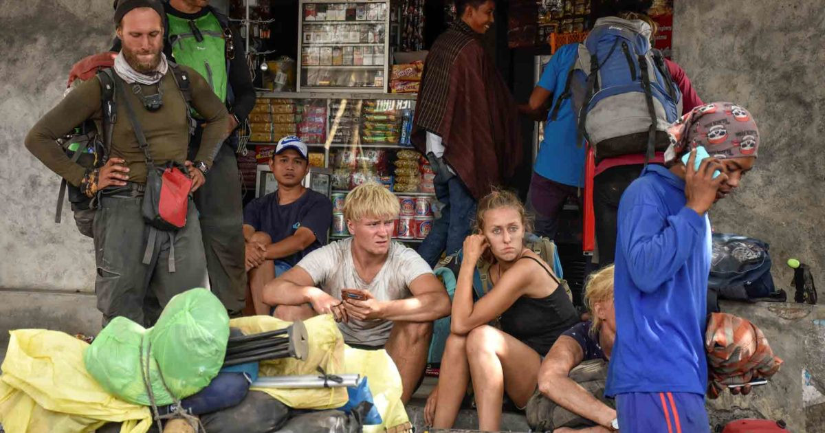 Rescatan a los más de 500 escaladores atrapados en Indonesia