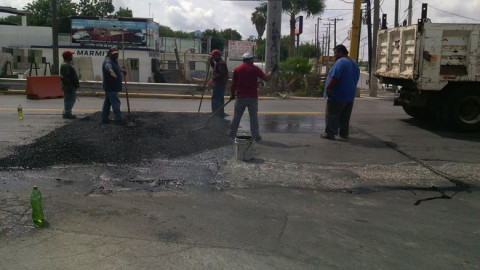 Realizan actividades de bacheo