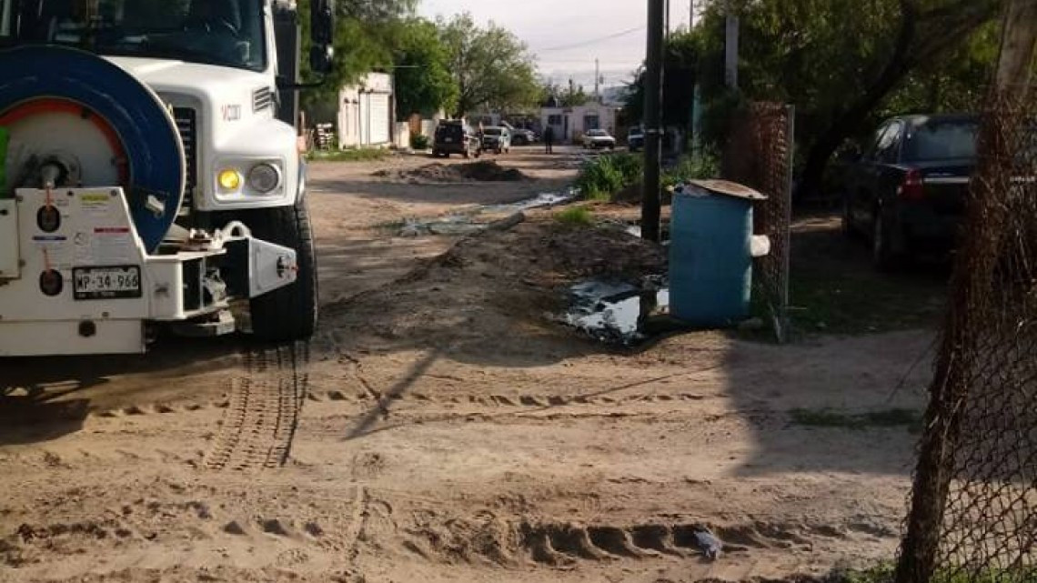 Comapa trabaja con equipo vactor
