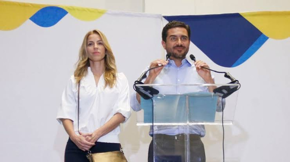 Esposa de Yunes Márquez lo sustituye en candidatura por Veracruz